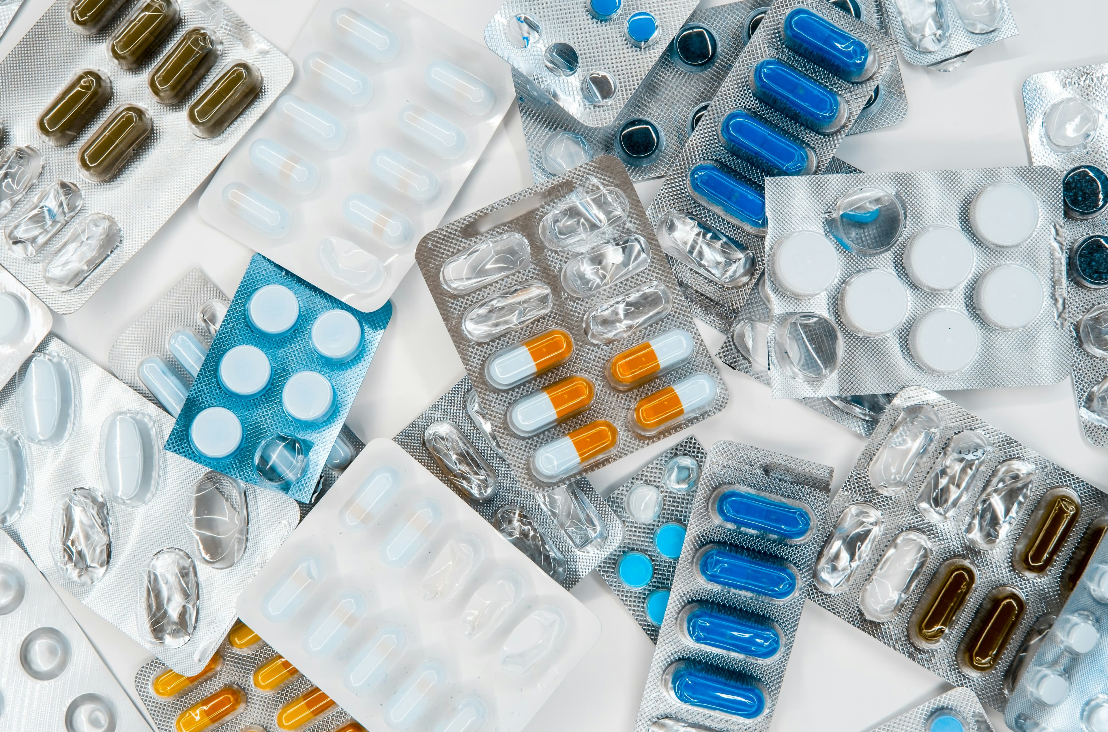 Camphor: Mula sa Mothballs hanggang Semiconductor hanggang sa Pharmaceutical Chemistry