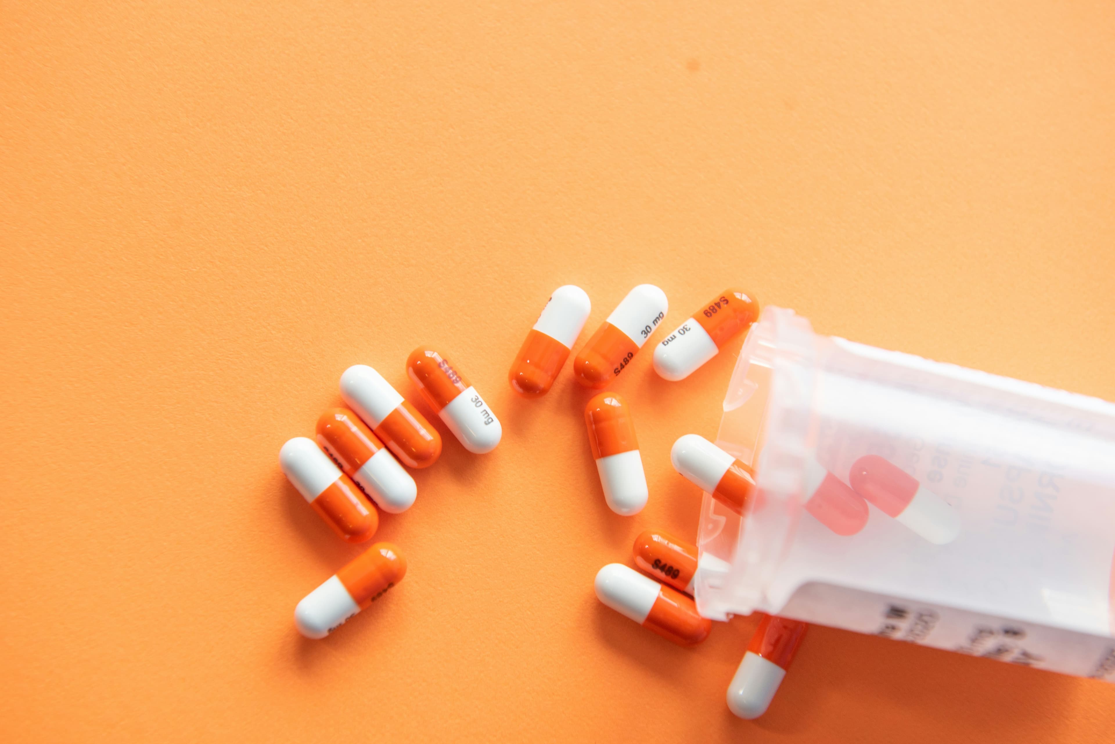 Mga Oras ng Pag-apruba ng Gamot at Kakayahan ng FDA: Pagbabalanse ng Regulasyon at Pag-access