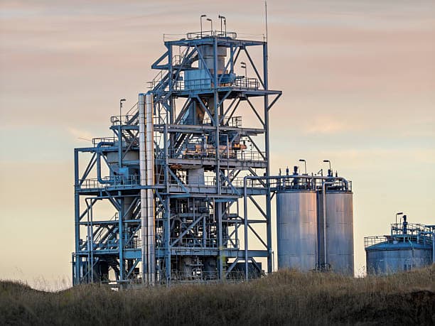 Dobleng Buhay ng Ethanol: Pagpapasuka ng Mga Paglipad o Mga Iminuming